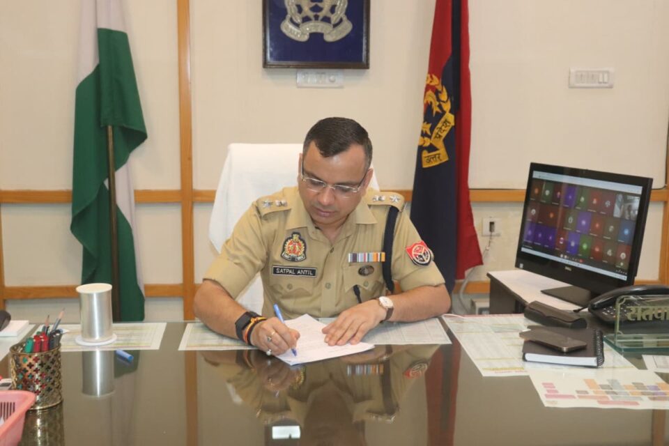 जनसुनवाई करते एसएसपी सतपाल अंतिल