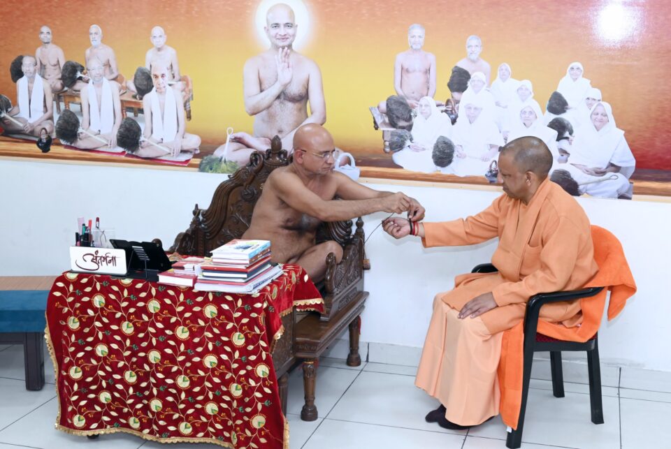 जैन समाज की उपस्थिति में मुख्यमंत्री ने की पूजा-अर्चना योगी आदित्यनाथ ने जेवर एयरपोर्ट का किया निरी